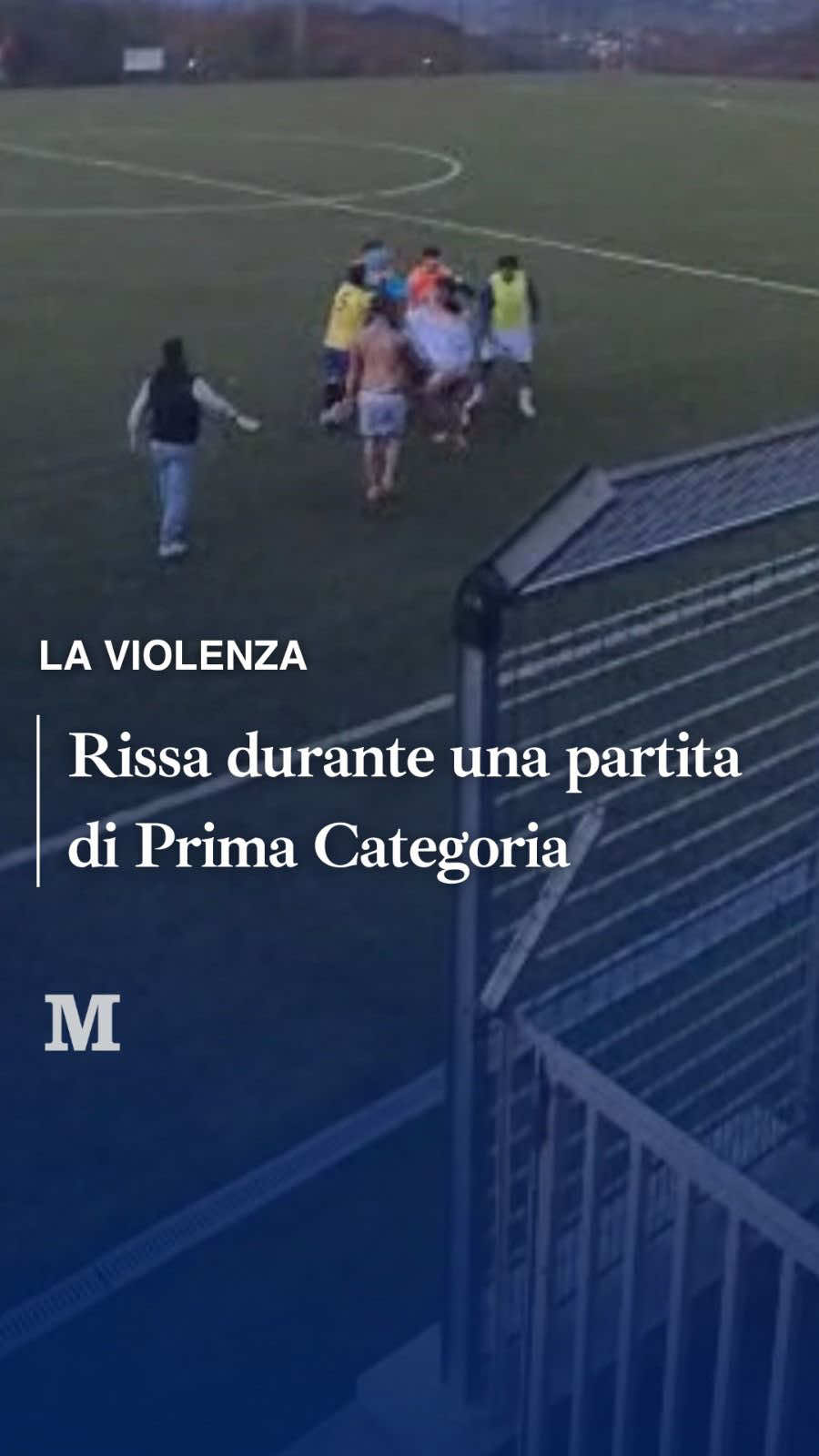 È degenerata in una rissa tra alcuni giocatori e dirigenti delle due squadre la partita di Prima Categoria tra Sporting Palomonte e Club Serre, match del girone H disputato ieri pomeriggio al campo sportivo “San Biagio” e terminato sul 3-3. #ilmattino #rissa #primacategoria