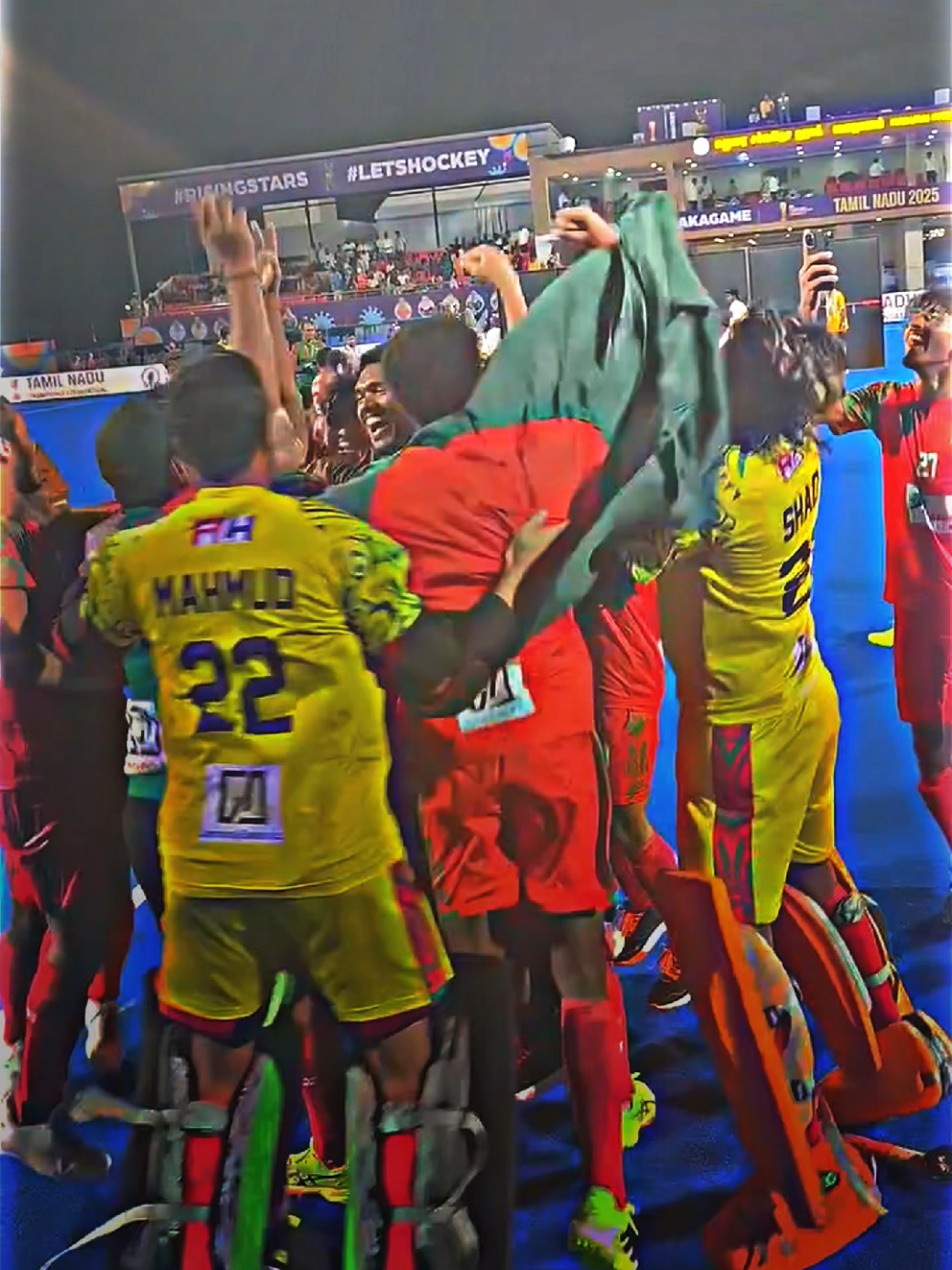 ২০২৫ সালে তামিলনাড়ুতে অনুষ্ঠিত ফ্লোরিডা জুনিয়র পুরুষ হকি বিশ্বকাপে বাংলাদেশ প্রথম চ্যালেঞ্জার ট্রফির বিজয়ী হিসেবে মুকুট পরিয়েছে..🇧🇩☠️। #hamzachoudhury #bangladeshfootball #bangladesh #bafufe #viral @Bafufe @FIFA 