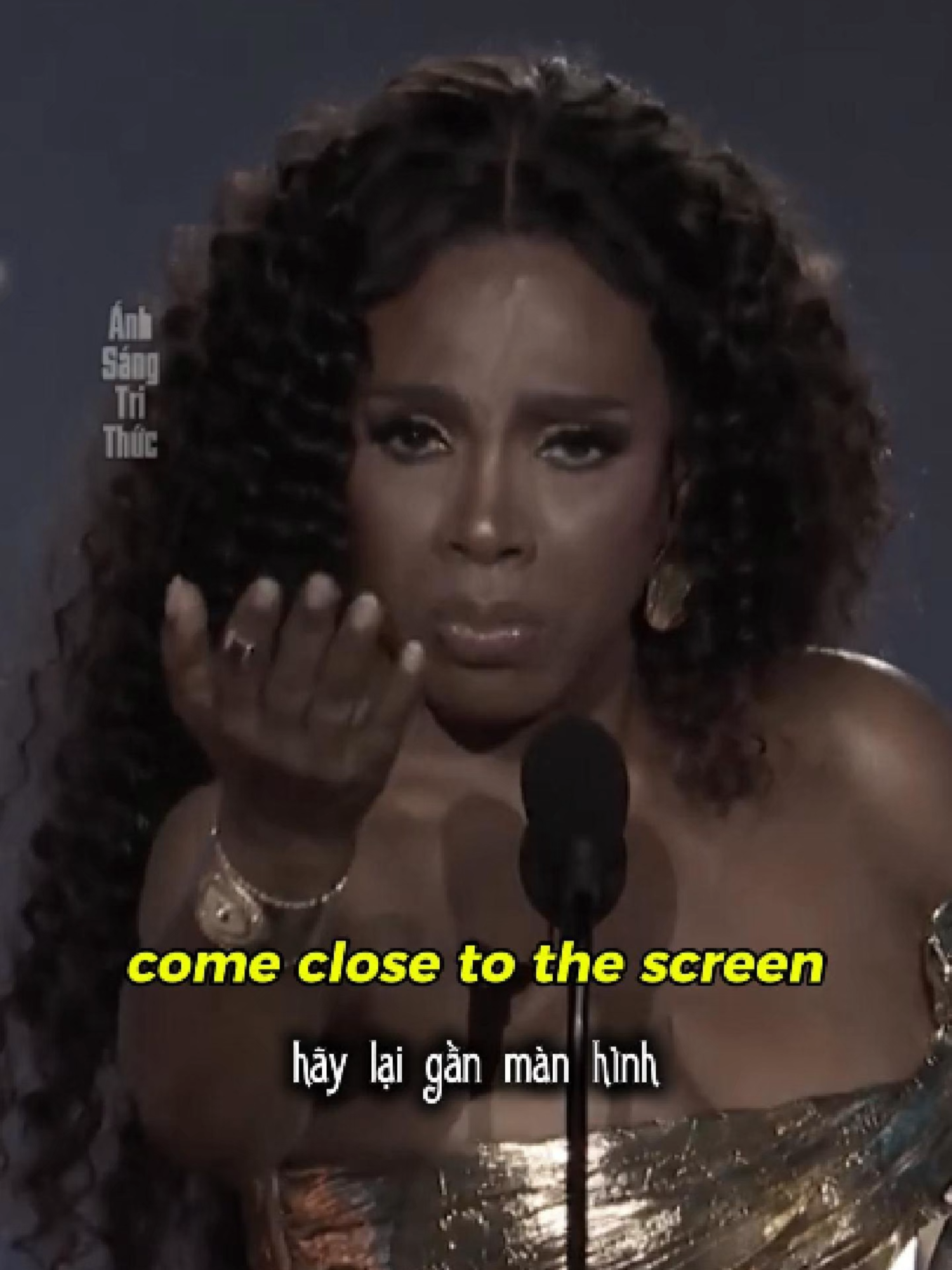 Hãy lại gần màn hình và lắng nghe - Love Yourself !#anhsangtrithuc1 #motivation #dongluc #learnenglish #loveyourself #sherylleeralph