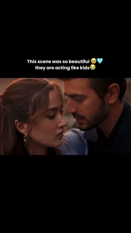 This scene was so beautiful 🥹🩵 they are acting like kids😭 #araftadizi #ategkarahan #mertes #turkishseries