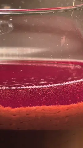 ta bougie se transforme en lampe à lave #lavalamp #candles #candle #candletok #cosy 