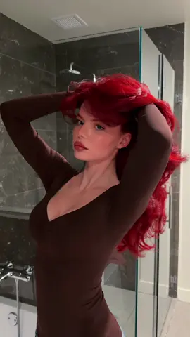 Roots igora 6-88 with l-88 and 10vol, ends @Lunar Tides true lust  Styling @Color Wow Hair raise the root , money spray  Styler @DreameUS  Oil @Mise En Scène US 