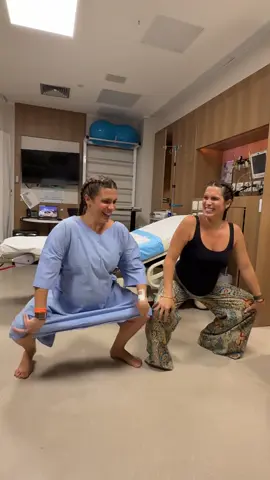 E é claro que teve dancinha! 💃😂 Teve em 2021 pra aquecer o parto do Isaac, teve em 2023 pra preparar a chegada da Serena e, agora em 2025, não podia faltar a dancinha oficial pro Ricardo. E não é que dá certo mesmo? Vira tradição de família e vira bebê nos braços tb! 🤰✨ #AquecimentoPréParto #TradiçãoDeFamília #DancinhaQueFunciona #MaternidadeReal #VemRicardo ⸻