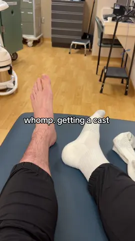 Whomp. Foot just can’t hold up. Getting a green leg cast for the holiday season. Booooo.  #brokenfoot 
