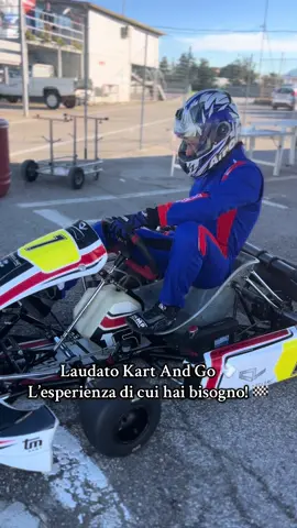 💨 Scopri l’emozione di guidare un vero kart da competizione! 🏁 Curva dopo curva, adrenalina e divertimento assicurati. 🏎️ Pronto a salire a bordo?  #karting #laudatokartandgo #pista #Motorsport #kart 