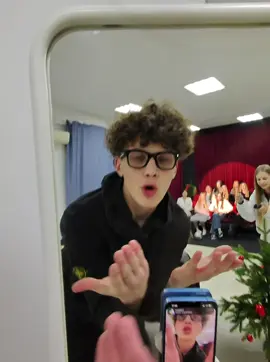 Кто это сидит? 