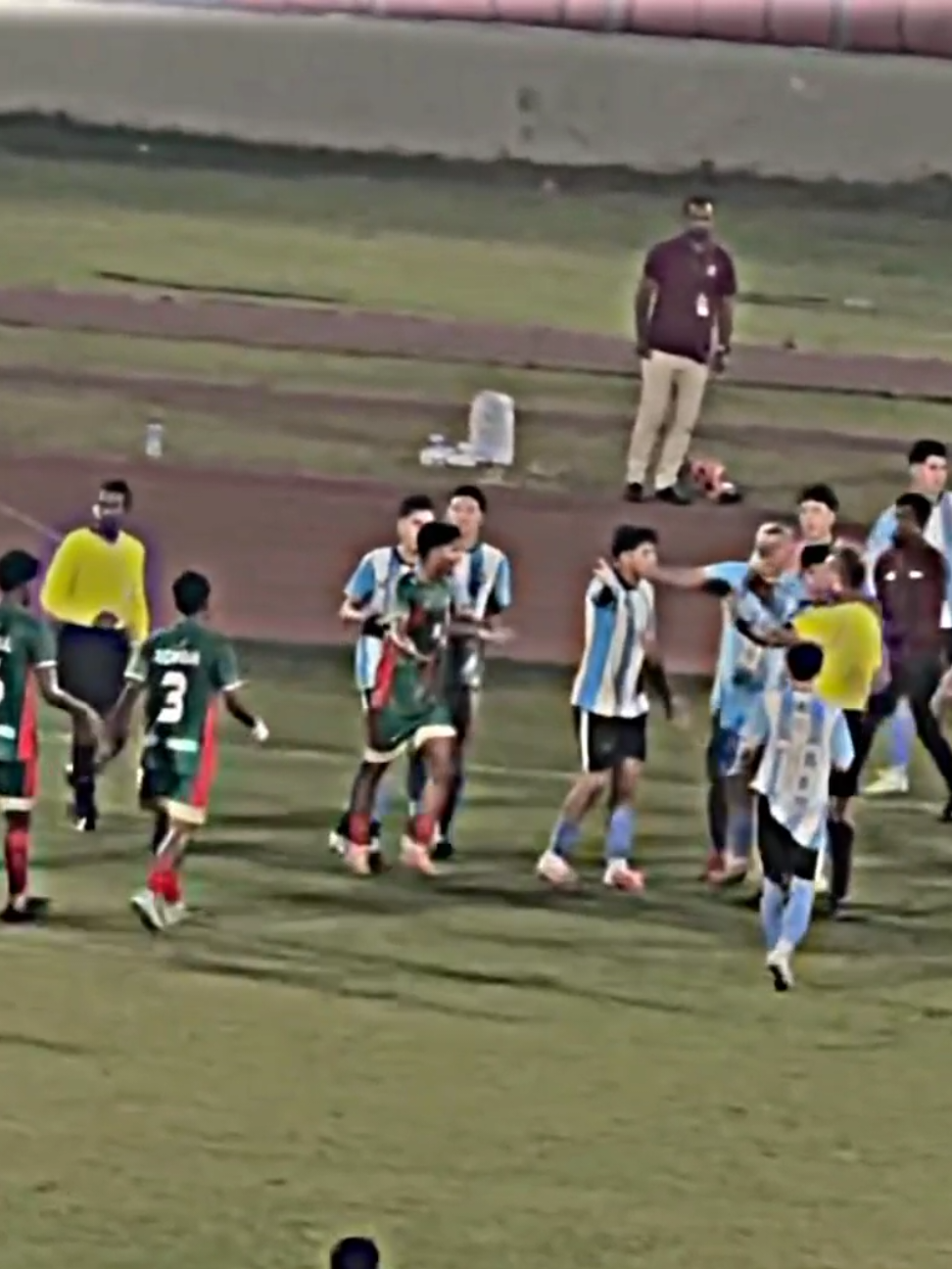 অতিথিকে সম্মান করতে শিখ  বাঙালি 💔😢 #Bangladeshfootball #argentina #bdtiktokbangladesh #sad #footballfans 