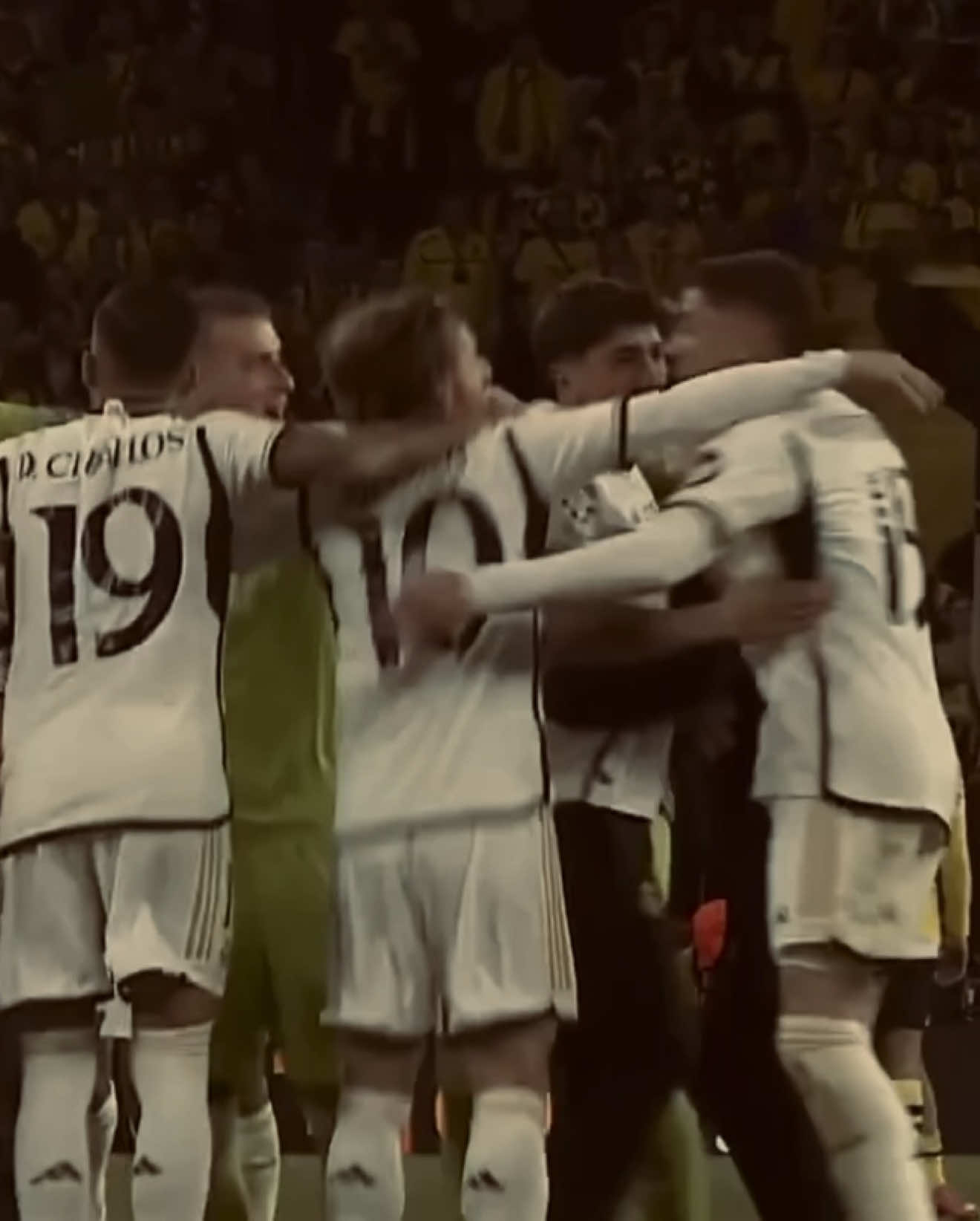 ‏لا تُحزِن عَلى أنتِهاء اللحَظْاتُ الجَميلةٌ ، أبْتَسِم لأنَها حُدِثَت ، #realmadrid #viral #fyp #foryou 