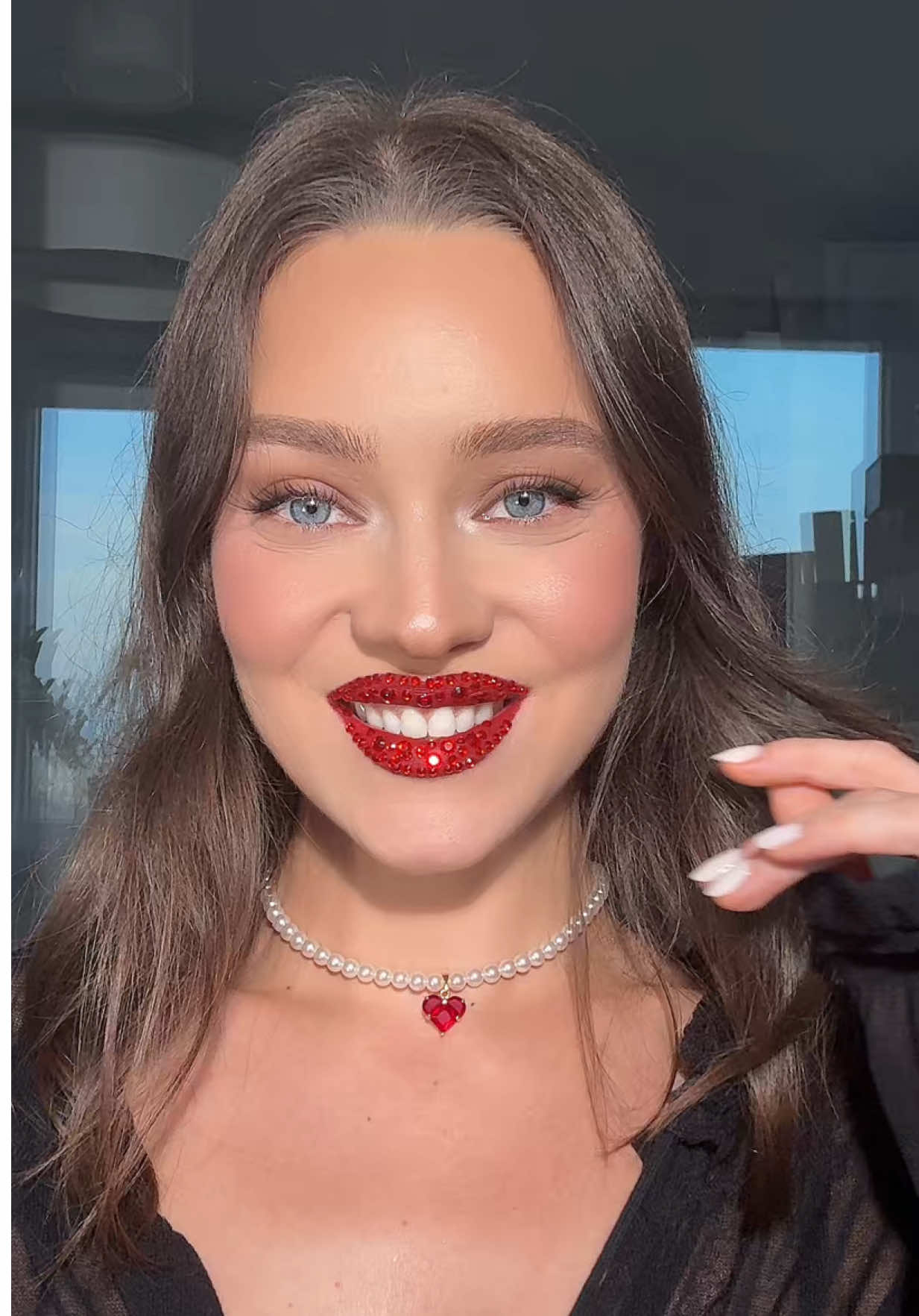 I LOVE THEM LIPS ♥️✨🥹 #sparklelips #redlips #christmasmakeup #ChristmasLook 