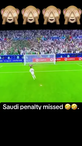 Morocco save penalty vs Saudi Arabia 🤣 #morocco #saudiarabia🇸🇦 #arabcup #maghreb #funny 