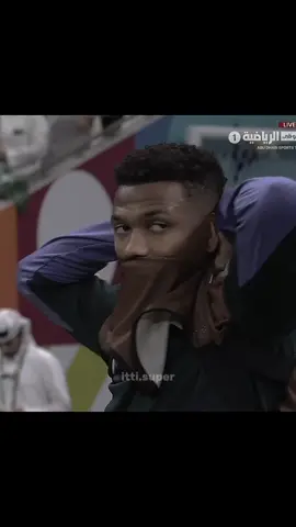 لقطة اضاعة عبدالله الحمدان ركلة جزاء المنتخب السعودي امام المغرب بطريقة غريبه وردود الافعال المضحكه 😂 ( تعالوا الانىىىتا) #اتي_سوبر #السعوديه #المغرب