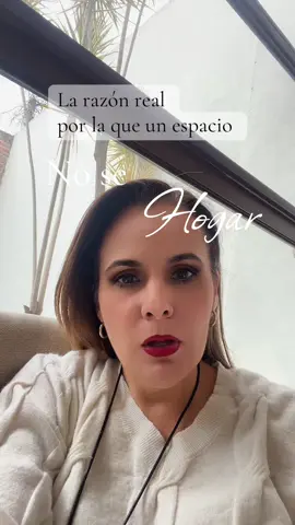 🌟A veces pensamos que una casa perfecta nos dará La Paz que buscamos, hasta que nos damos cuenta de un espacio hermoso puede sentirse frío si por dentro no estamos en calma. Un hogar no se construye solo con paredes. Se construye con presencia, amor, con la capacidad de habitarnos primero. ✨Aquí construimos hogares desde adentro de nuestro SER #crecimientopersonal  #desarrollopersonal  #crecimientoespiritual  #glorialeon  #motivation 