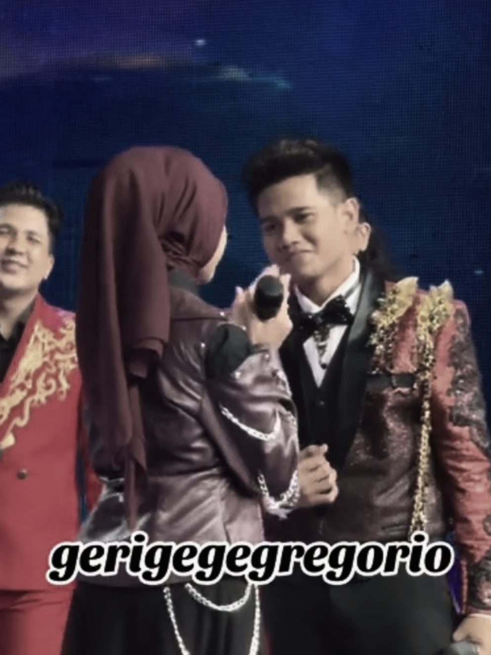 Beberapa langkah lagi Valen. Bismilah  Rapatkan Barisan, Kekuatan, dan Do'a. InsyaAllah..Allahu Akbar, Allahumma Sholli ala sayyidina Muhammad, Piala juara Da7 milikmu @DA7.Valen , juga  @mila.andara6  #valenda7 #pamekasan #madura #da7indosiar #milada7 