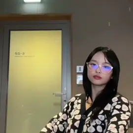 so bunnies can wait....  #hanni #newjeans #njz #fyp #oasis