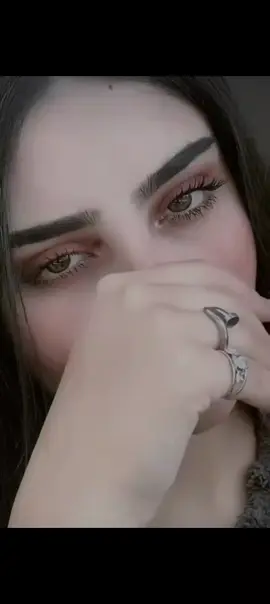 يفداك قلب ماكذب يوم يغليك وتفداك عين همها بس تشوفك