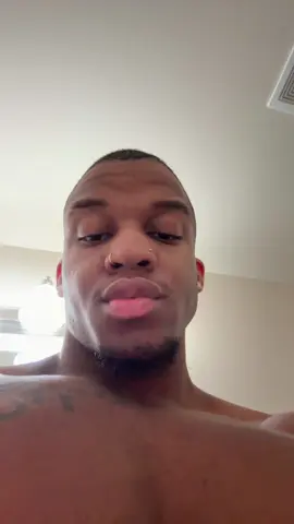 Come rub my back please 