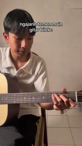 siapa nih yang bisa gitar karena diajarin temen?