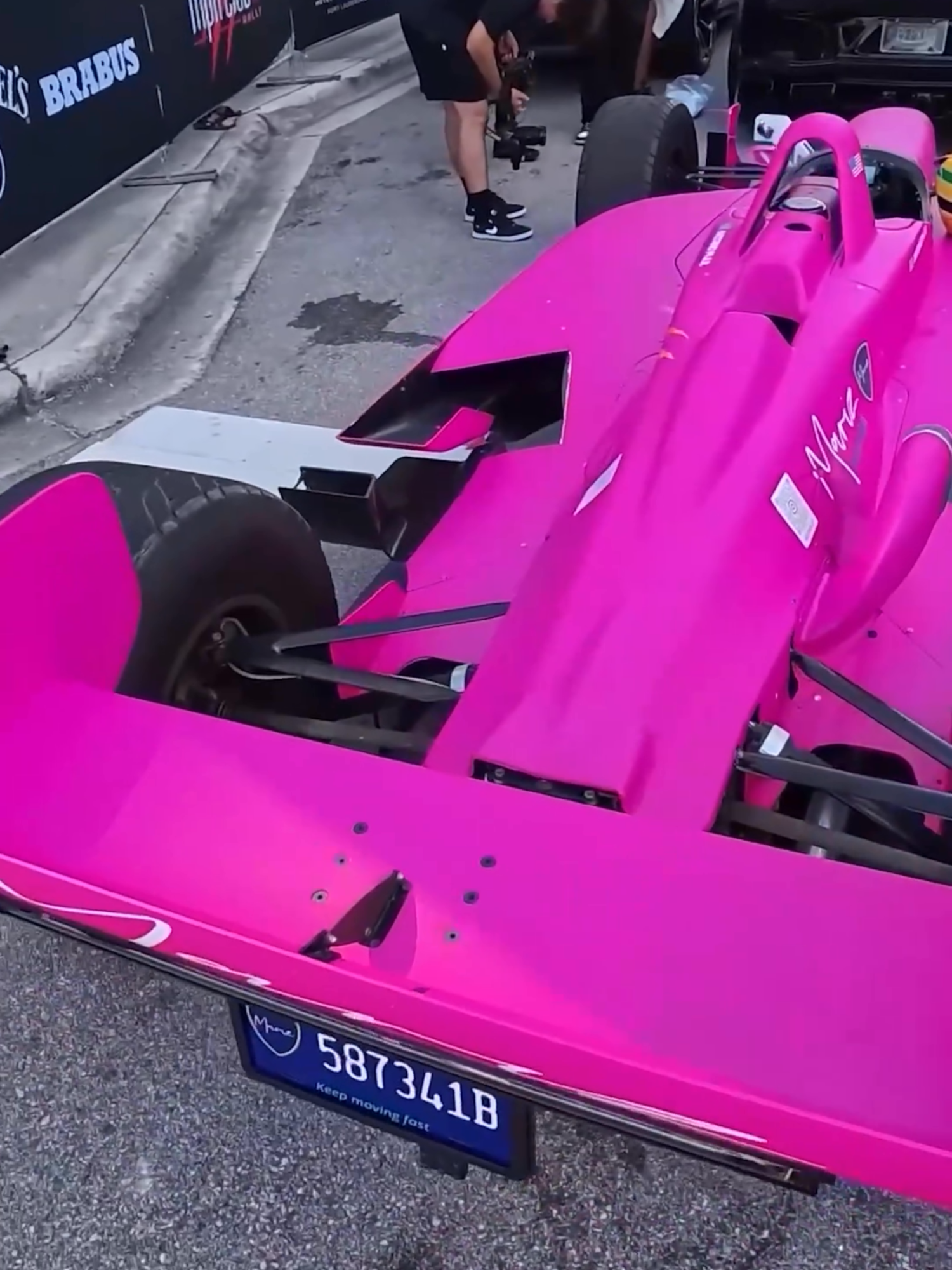 Formel Auto mit Straßenzulassung