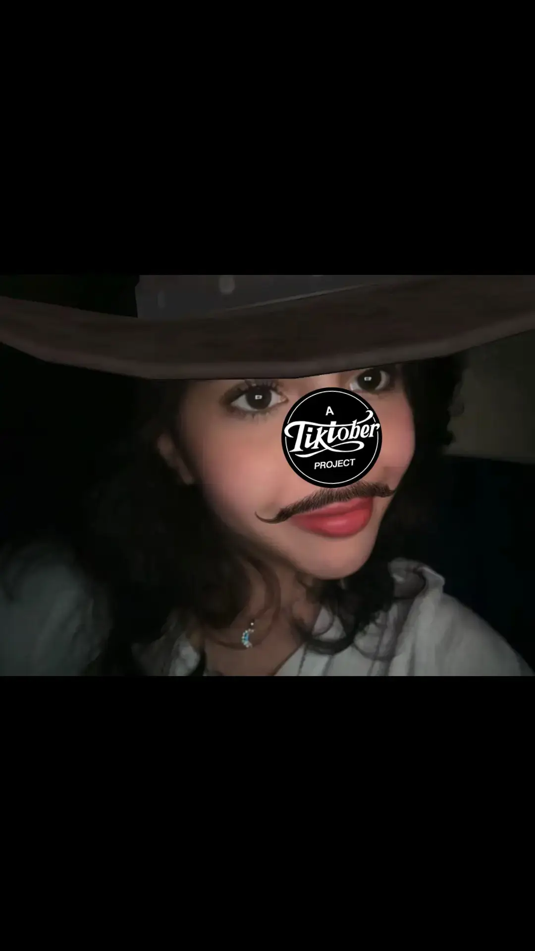 هي طفش قمت هبدت اي صوره قدامي الي تجيني وتقول نفس الصوره اليي نزلتيها لا يا امي في فرق😑