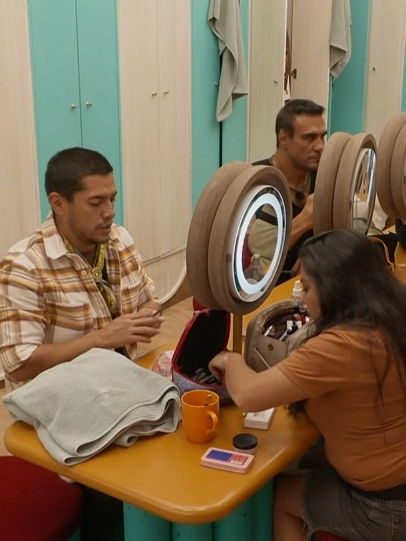 Mis granjeros 👩‍🌾👨‍🌾 hablan acerca de cómo fue la capatacia 🤠 de #FabiolaCampomanes, luego de que saliera eliminada este domingo. #LaGranjaVIP últimas semanas. 🤠 Lunes a viernes 9:00 p.m. por #AztecaUNO. Domingo La Gala 8:00 p.m. por Azteca UNO. Transmisión 24/7 en #DisneyPlus.