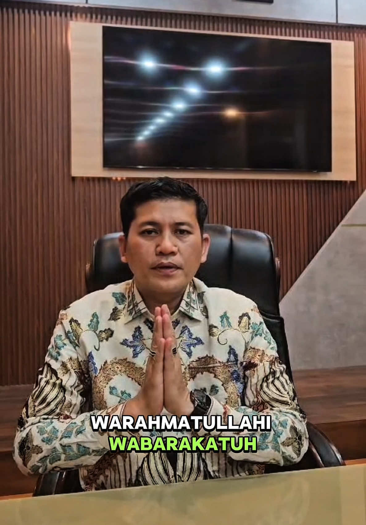 Assalamualaikum... wr... wb... Saya H. Mirwan MS, selaku Bupati Aceh Selatan, dengan segala kerendahan hati, menyampaikan permohonan maaf yang sebesar-besarnya atas ketidaknyamanan, keresahan, dan kekecewaan banyak pihak, terutama kepada Bapak Presiden RI, H. Prabowo Subianto, dan Bapak Menteri Dalam Negeri, H. Tito Karnavian, serta Bapak Gubernur Aceh, H. Muzakir Manaf, dan juga kepada seluruh lapisan masyarakat Indonesia, masyarakat Aceh, dan masyarakat Kabupaten Aceh Selatan. Menyita perhatian publik dan mengganggu stabilitas nasional, kami berjanji akan terus bekerja bertanggung jawab terhadap Kabupaten Aceh Selatan pasca banjir. Tetap bekerja keras untuk memulihkan kepercayaan publik dan yang paling penting memastikan bahwa kejadian serupa tidak terulang kembali di masa yang akan datang. Semoga Allah SWT senantiasa melimpahkan rahmat dan hidayah-Nya kepada kita semua. Terima kasih atas perhatiannya 🙏🙏 #bupatiacehselatan #hajimirwan #acehselatan #hajimirwandanbaitalmukadis #playforaceh 