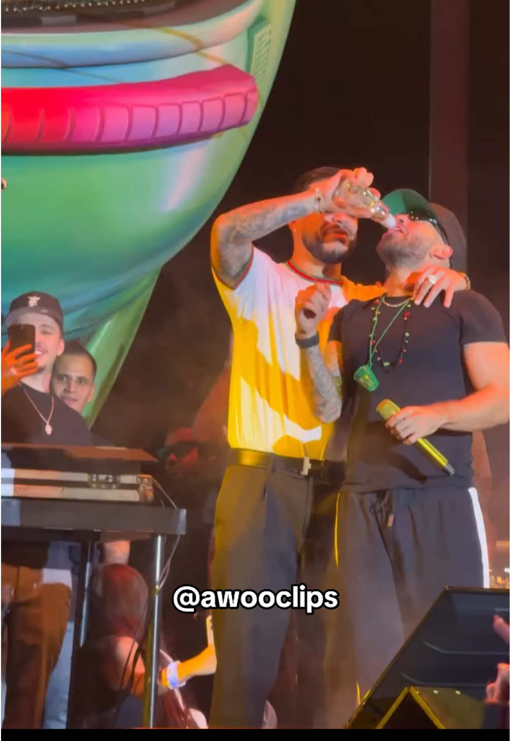 Tío, cantante, camarógrafo, compositor, bailarín, Mejor dicho contrataciones al Dm😂 “SIN RICHY NO HAY DICIEMBRE” 🎄🥃😅 #ryancastro #tioryan #awo #elcantantedelghetto #diciembre 