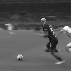 إنتي باغيه واحد ! #dimarco #explore #fyp #viral #كرة_قدم 