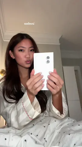 set up my new phone with meee #iphone #unboxing #asmr #unboxingvideo #iphone17 