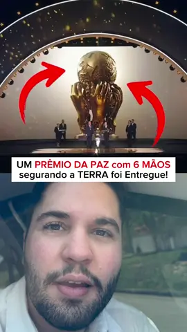 Recentemente, um evento internacional chamou atenção não apenas pela cerimônia, mas pelo símbolo que protagonizou o palco: um troféu dourado, composto por múltiplas mãos erguidas, segurando um planeta fragmentado. Uma cena cuidadosamente construída para representar “paz mundial”, mas que, ao olhar técnico da escatologia bíblica, desperta questionamentos muito mais profundos sobre o rumo geopolítico do nosso tempo. Ao observar o troféu, a primeira impressão é direta: o mundo nas mãos da elite global. O globo desgastado remete a um planeta em colapso, enquanto as muitas mãos simbolizam alianças políticas, organismos multilaterais e blocos de poder disputando quem realmente “sustenta” o futuro da Terra. A estética dourada reforça a glória humana e a exaltação de líderes que se apresentam como salvadores globais - algo que a narrativa bíblica descreve como uma das marcas precursoras da última grande liderança mundial. Dentro da tradição profética, a promessa de “paz” sempre foi uma das ferramentas mais eficazes do engano final. O Apóstolo Paulo alertou que, quando disserem “paz e segurança”, virá repentina destruição. E é justamente esse discurso de pacificação global, acompanhado de símbolos que colocam o planeta como um troféu nas mãos do homem, que reacende o alerta espiritual: estamos vendo surgir, diante de nós, o cenário perfeito para a consolidação de um sistema unificado, admirado e celebrado - o mesmo sistema descrito em Apocalipse como preparação para a manifestação da Besta. O mundo está ensaiando o tipo de liderança que a profecia diz que virá antes do desfecho final.