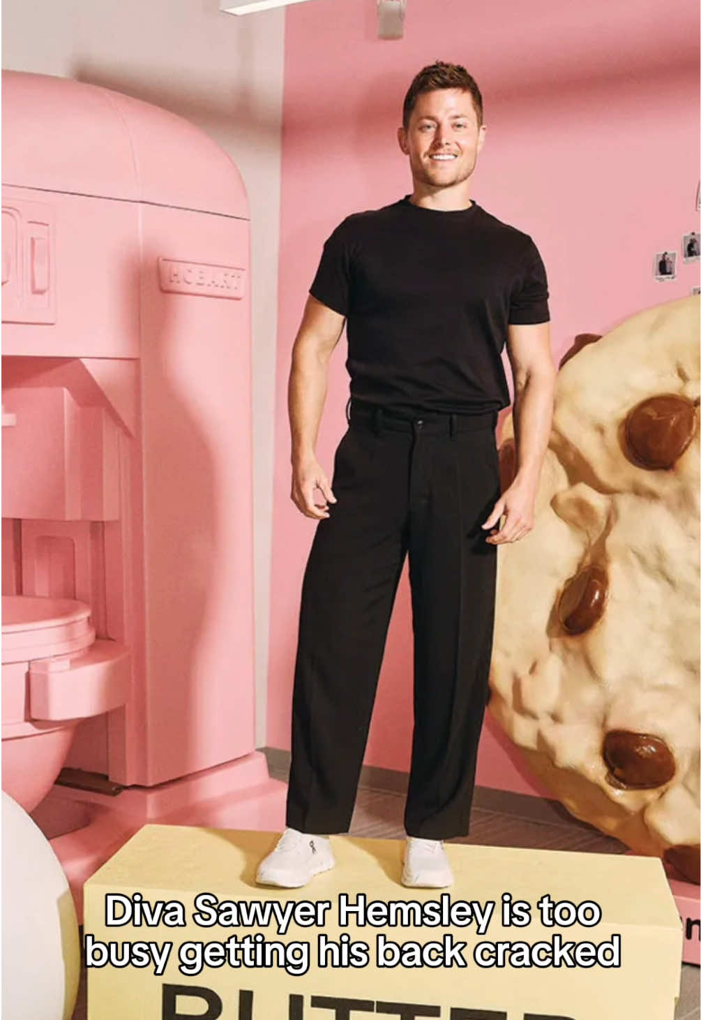 CRUMBL COOKIES IS SHUTTING DOWN! 😭 #crumbl #crumblcookies #crumblreview #tastetest #breakingnews 