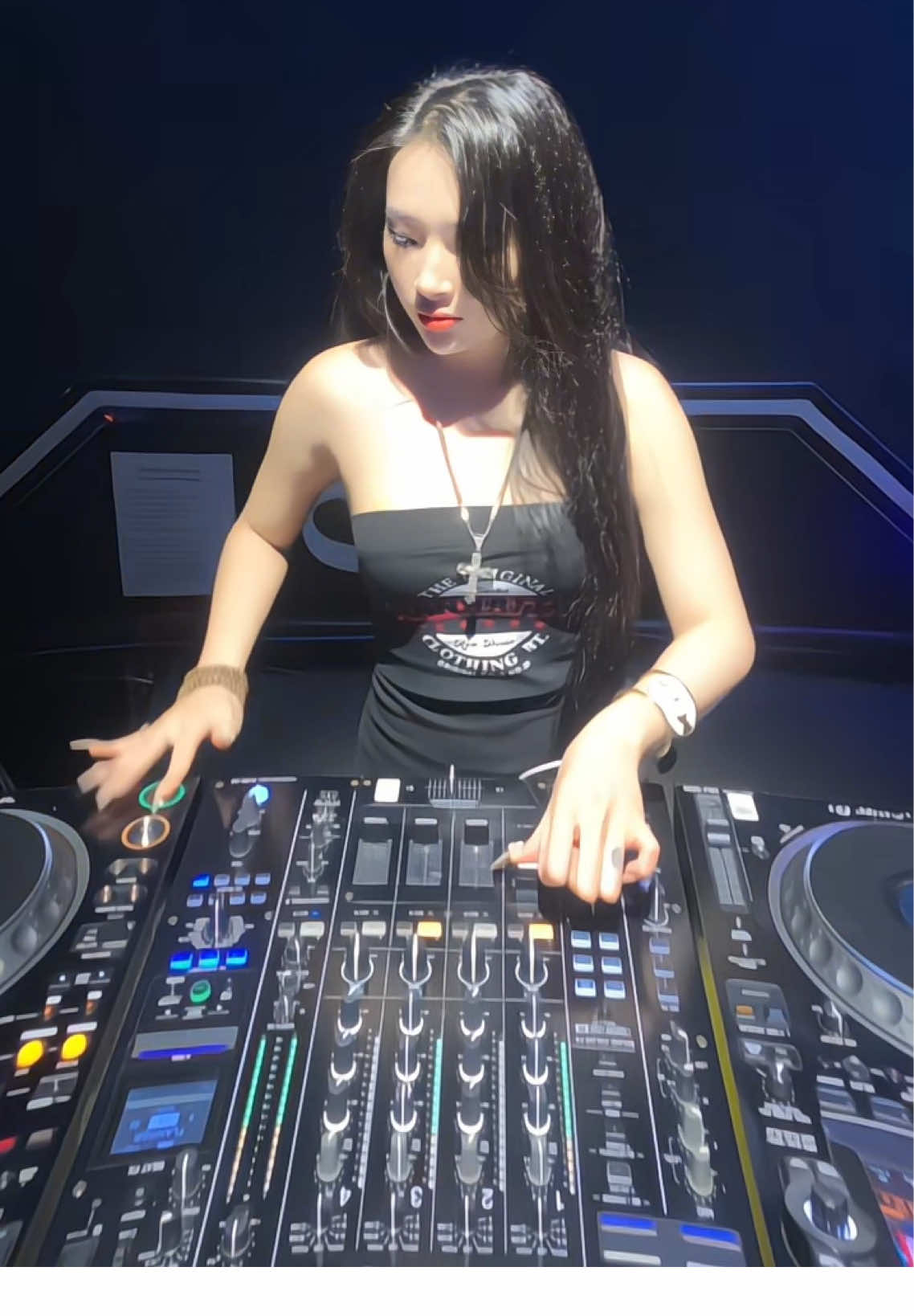 Bấm cái díu người ko ạ🫢🫢🫢 ... #dj #xuhuong #djcamy #tiktok #infinity 