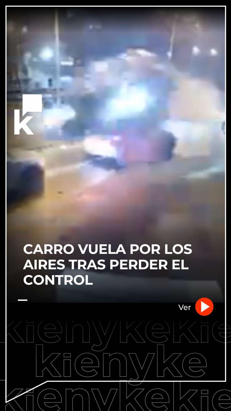 Un hombre de 55 años perdió el control de su vehículo en Rumania tras sufrir un problema médico. El carro salió de la vía y “voló” varios metros en un aparatoso accidente que quedó en video. Pese a la magnitud del impacto, no se reportaron heridos de gravedad. #fyp #rumania #carrovolador