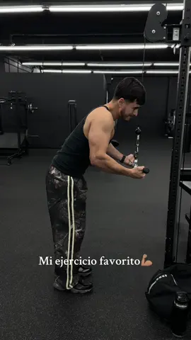 Nomas porque me gustaba el outfit🔥😮‍💨 @YOUNGLA  #fyp #parati #gym 