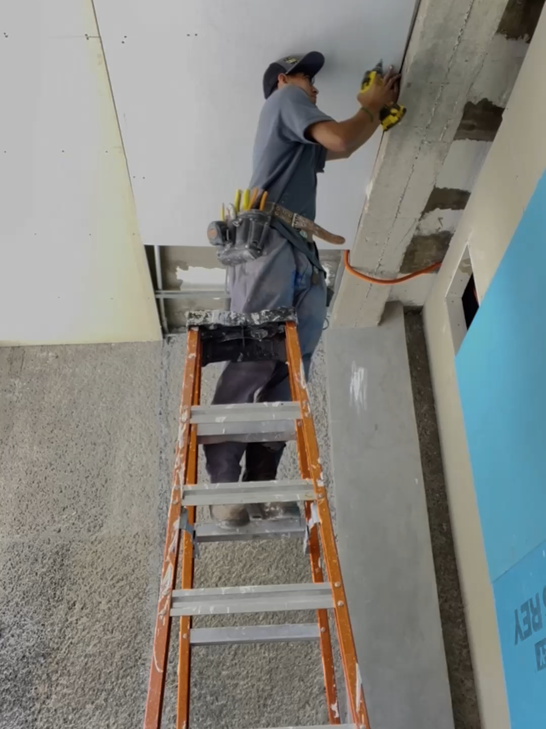 ladders are the most dangerous form of stairs 😩 🤣 #construction #constructionfail #constructionlife #constructionmemes #workfail #ladder #fail