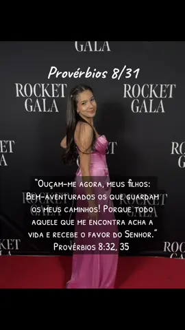 Provérbios 8/31 Amado amigo… resolvi postar uma fotinha hoje, comenta um “✅” se você já leu a palavra de hoje 🫶🏻 #devocional #meninacristã #provérbios 