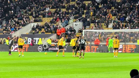 Bruno Fernandes calmy scores his penalty against Wolverhampton away to make it 4-1 #manchesterunited #manutd #mufc #ggmu #brunofernades 