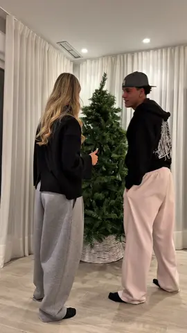 Montando el árbol de navidad con mi persona favorita ❤️🎄