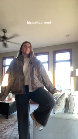 Bury me in comfy outfits plz #highschool #OOTD #fitcheck #sweatpants #newbalance