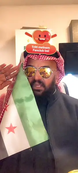 مصطفى الحجي يهني السوريين بطريقتو  🇸🇾💃😂#مصطفى_الحجي_في_النمسا🇦🇹 