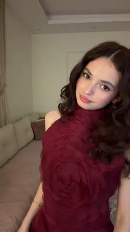 الفستان من عند @هيلة 🤩💞 لا تنسون كود خصمي i15  #foryoupage #fyp #اكسبلور #فساتين 