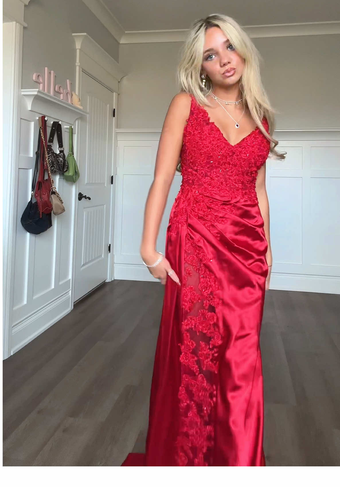 This dress 😍 >>@ohmollydress  #winterformal #ohmollydress #promdress #lipsync #dress 