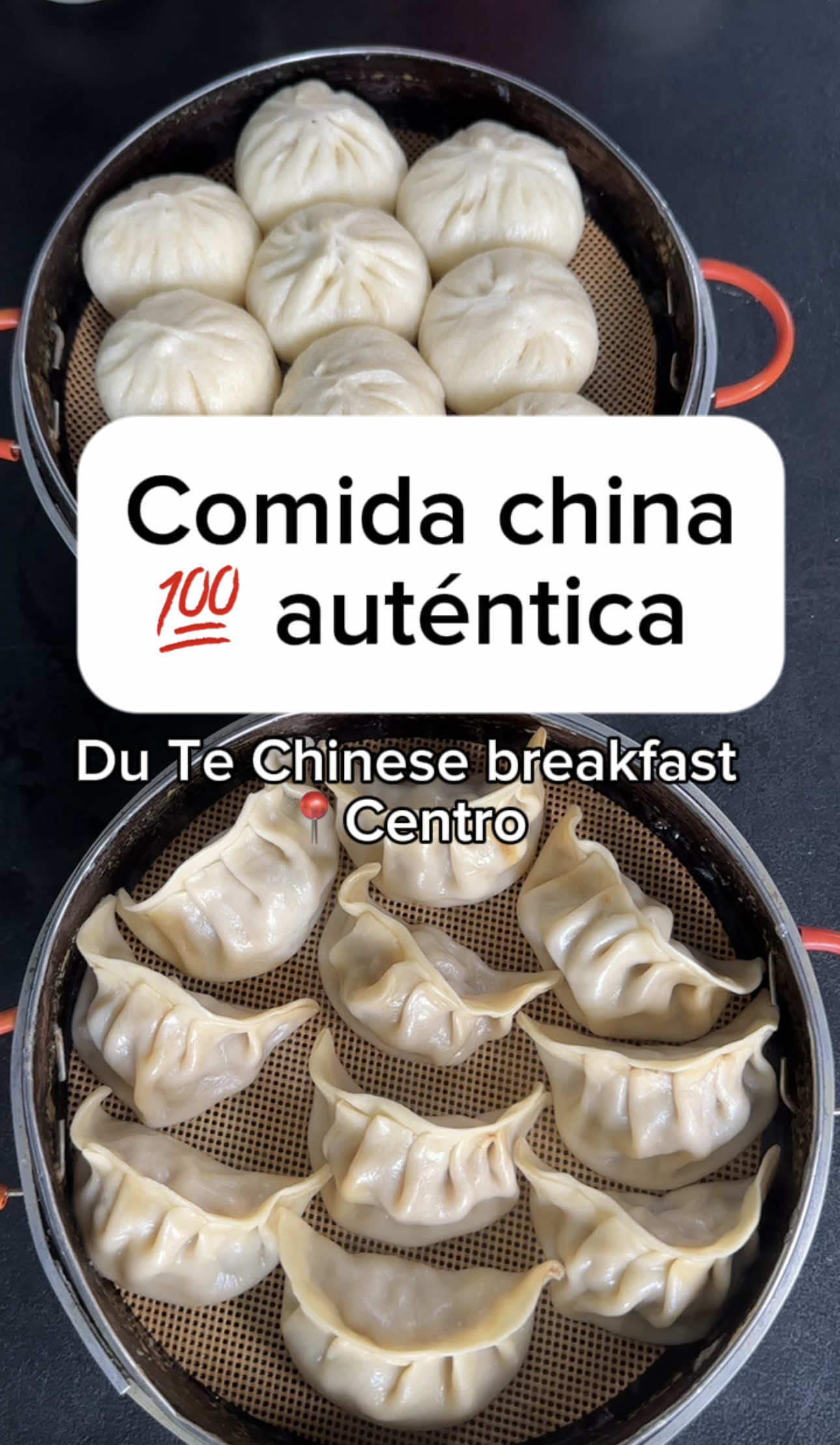 ¿Querían joyitas que casi nadie conoce? Pues hoy les traigo Du Te Chinese Breakfast, un spot ultra típico en pleno centro de la CDMX 📍Independencia 69. Aquí sí vas a ver muchos chinos comiendo… y ya saben lo que eso significa: auténtico a otro nivel. Tienen un menú con varios platillos, pero la verdadera especialidad son los dumplings y las gyosas, hechos a mano todos los días. Les juro que por un momento se me olvidó que estaba en la CDMX. ⸻ Esta es mi opinión personal basada en mi experiencia; puede variar según el día y el gusto de cada persona. . . . . #cdmx #adondeir #reseñas #restaurantes #comidachina 
