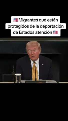 Migrantes que están protegidos de la deportación de Estados atención 