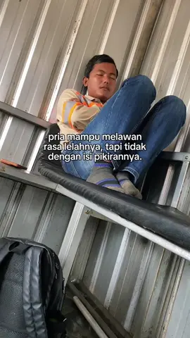 Cuman bisa diam dan bertempur dengan isi pikiranya sendiri…#kulitambang #kalimantan #fy 