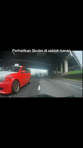Berhati-hati waktu mencelah atau lane splitting. Terutamanya kalau dengan lori. Semoga perjalanan kita setiap hari di lindungi #zontes368g #dashcam #fyp #lanesplitting 