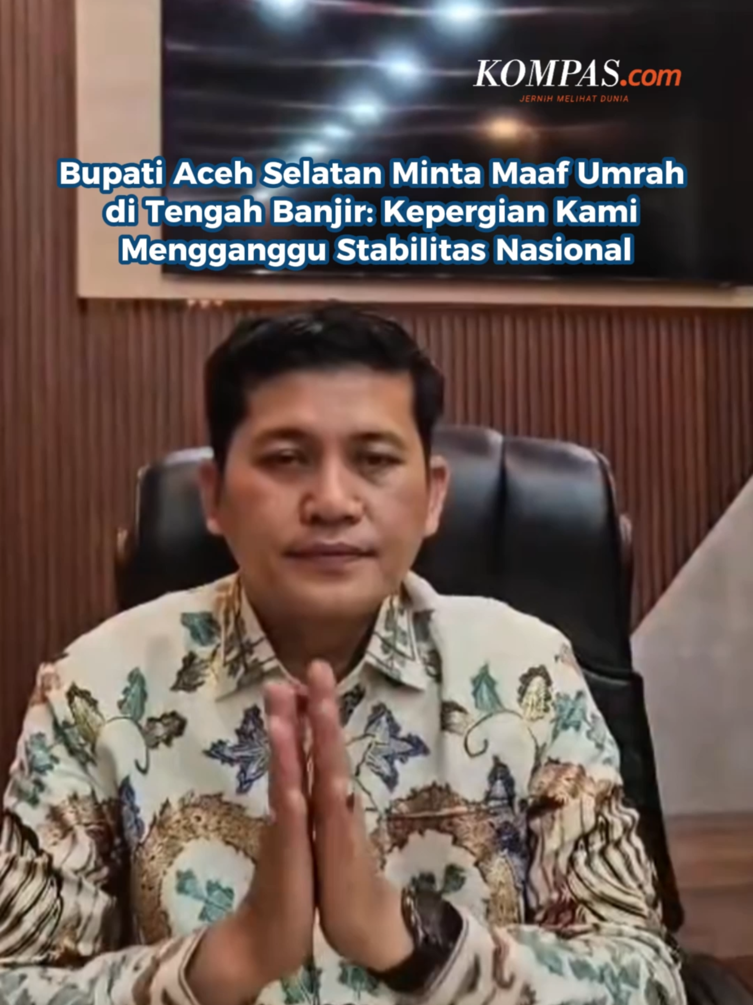 Bupati Aceh Selatan, Mirwan MS akhirnya muncul setelah tinggalkan wilayahnya saat bencana banjir.  Mirwan menyampaikan permohonan maaf lewat video di Instagramnya, Selasa (9/12/2025). Ia menyebut perbuatannya menyita perhatian publik dan mengganggu stabilitas nasional.  Diketahui, Mirwan pergi umrah tanpa izin di tengah penanganan banjir Aceh sehingga membuat dirinya diberhentikan dari jabatan Ketua DPC Gerindra Aceh Selatan. Mirwan juga terancam dicopot dari jabatannya sebagai Bupati Aceh Selatan oleh Kemendagri.  Kreatif: Nabilla Mutiara  Produser: Elizabeth Ayudya Ratna Rininta + #BupatiAcehSelatan #Banjir #Cut