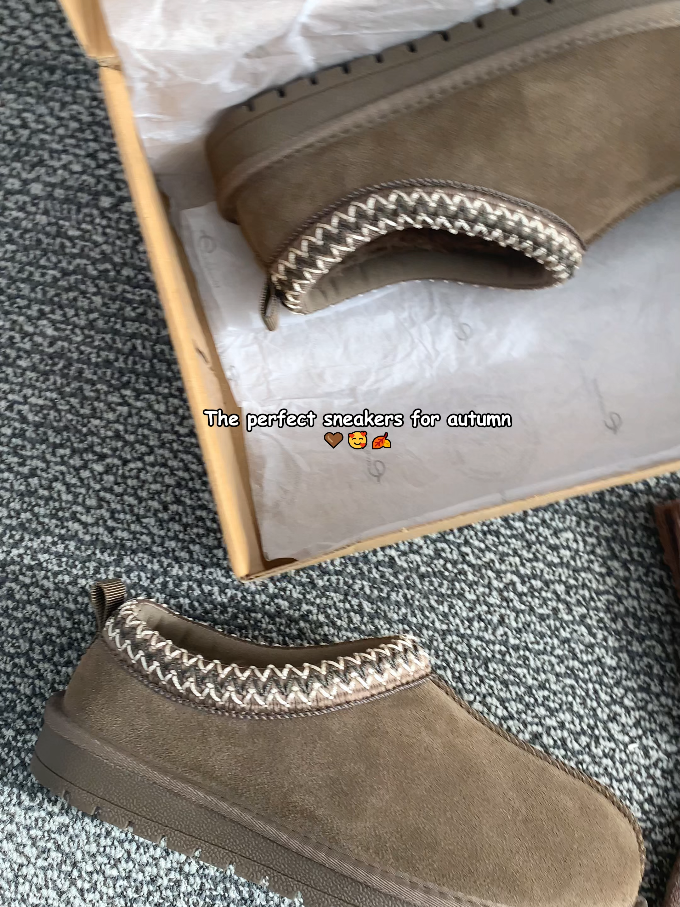 The perfect sneakers for autumn🤎🥰🍂#evellyhootd #christmasgiftideas #christmaseve #foryou #newhairday #fluffyslippers #slippery #slippers #Waterproof #footwear #christmas #nonslip #shoe