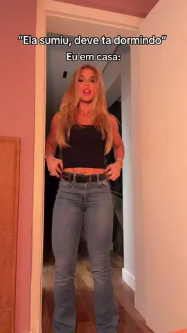 🤣🤣🤣🤣 ta osso viu, viciada em dançar assim KAKAKA