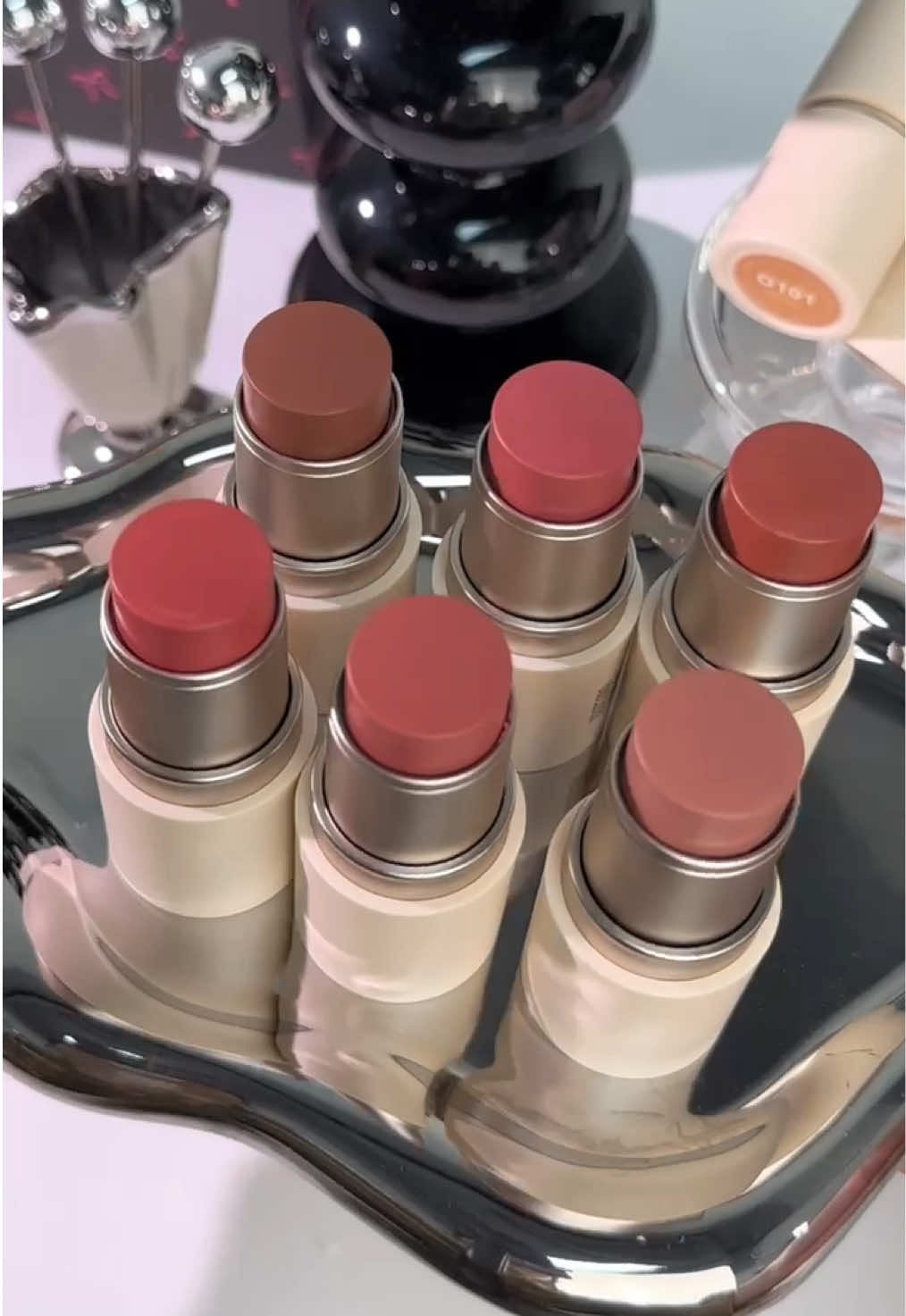 Blush on stick pigmented, u must have! ✨🥰 #MAANGEbeauty #MAANGEFriece #viral #pilihbrushpilihMAANGE #MAANGEfrience 