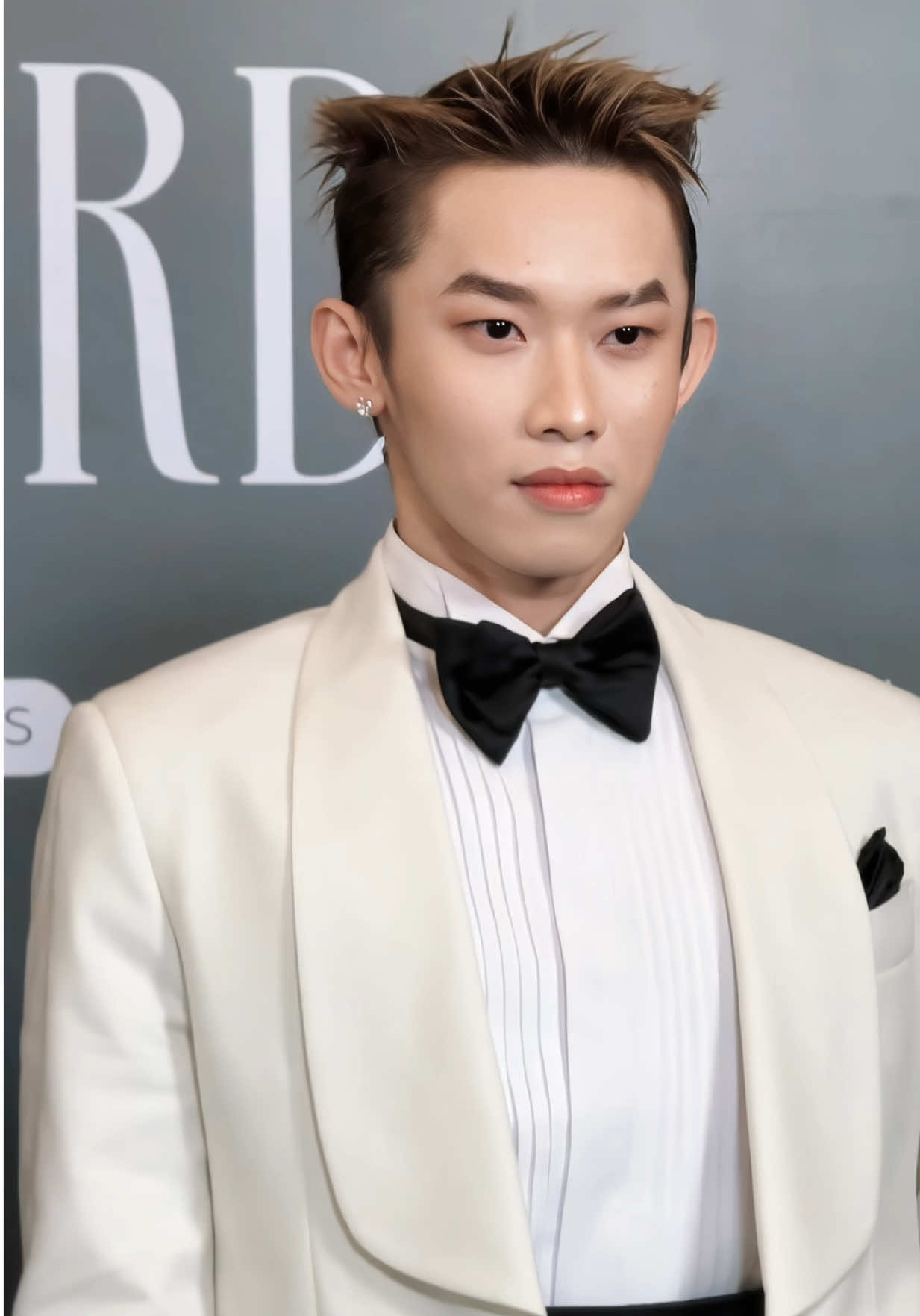 Feeling grateful for everything 🌟A night to remember 🤍 #KayTran #MaleIconAwards2025 #MensFolioVietnam